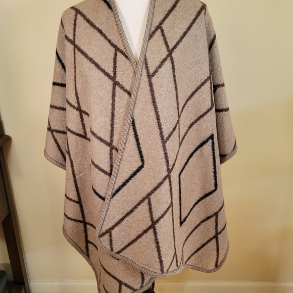 COPY - Here's a cape perfect for cooler Fall weather. - Picture 2 of 8